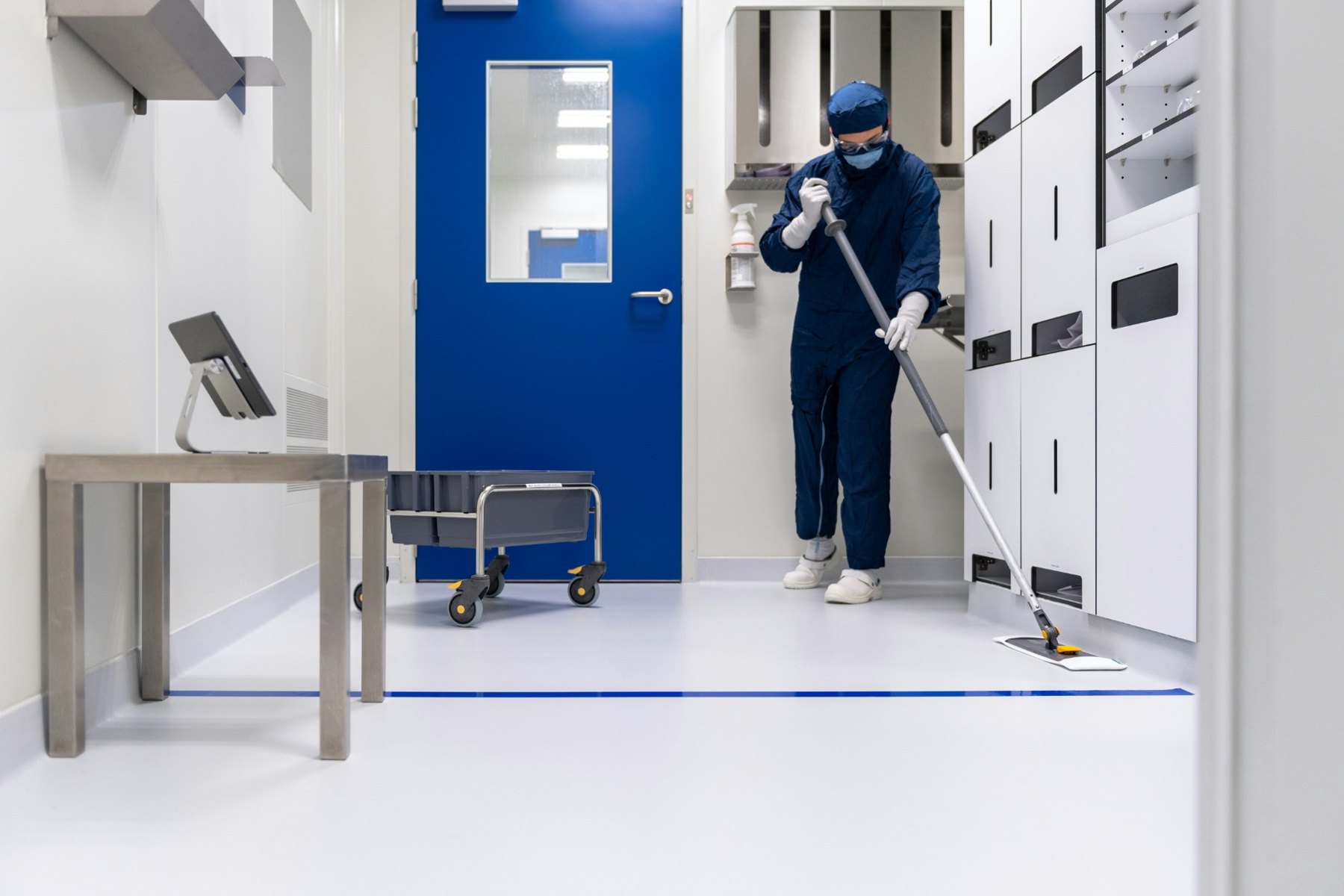 Professional cleaning service with floor cleaning equipment